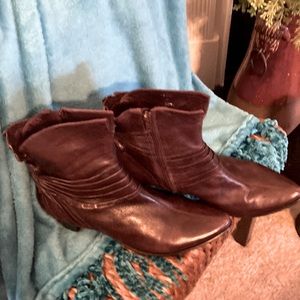 Everybody soft leather boots